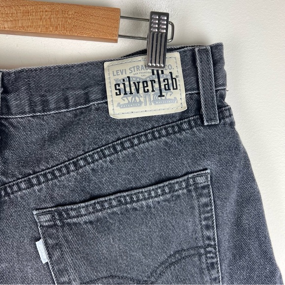 Levi’s | Silvertab Retro 90s High Waist Mom Jean Shorts Black | 31 - Picture 11 of 16